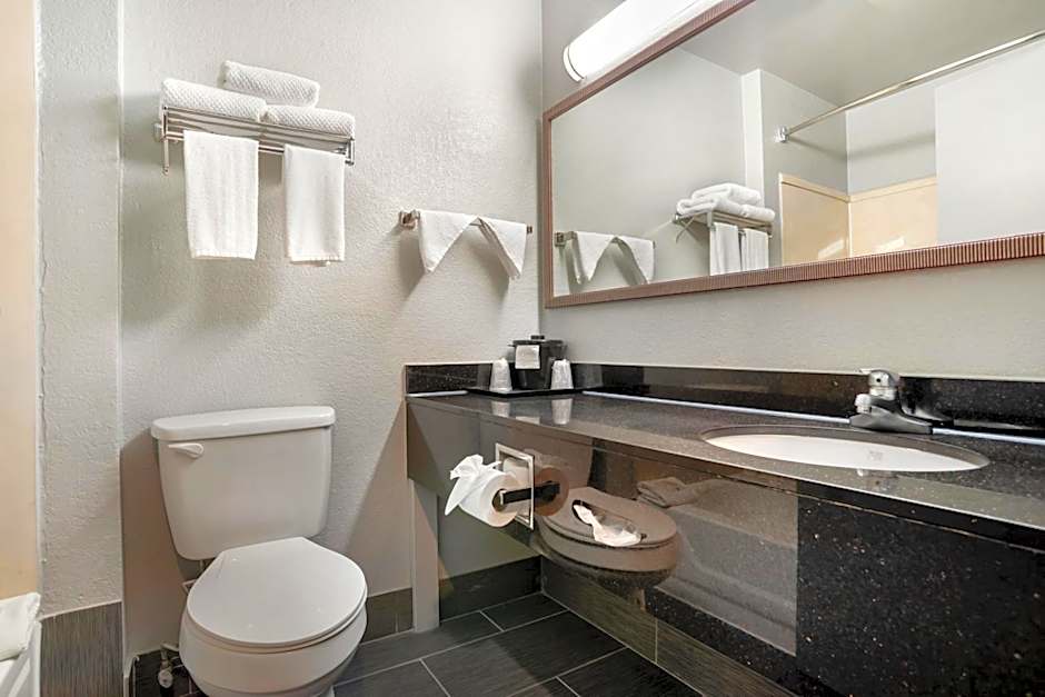 Quality Inn & Suites Birmingham - Highway 280