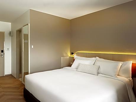Deluxe King Room Only