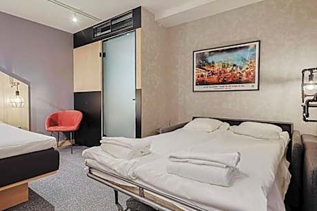 Superior Family Room without Window