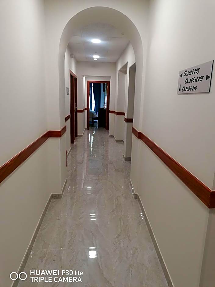 SQUARE HOTEL