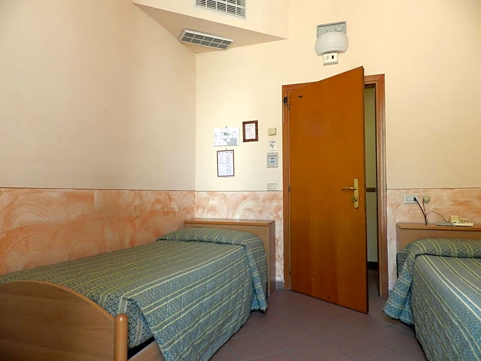 Hotel Monica