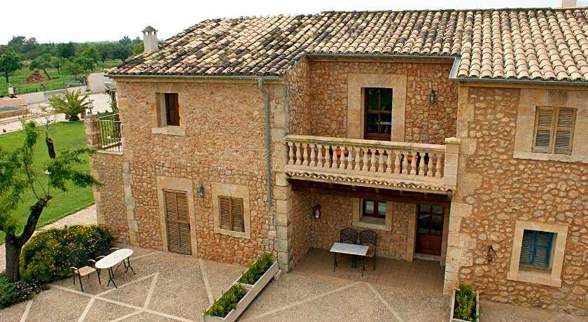 Es Quatre Cantons Hotel