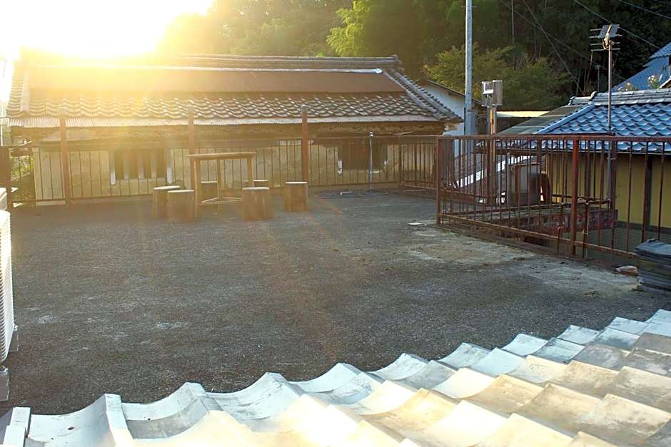 Hostel & Tatami Bar Uchikobare -内子晴れ-
