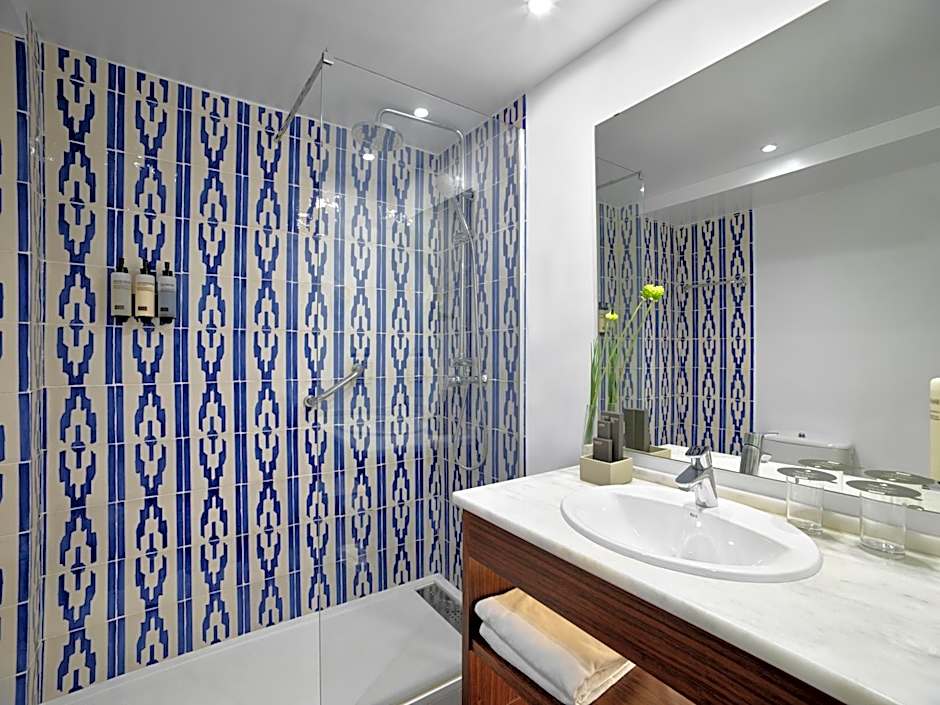 H10 Delfín - Adults Only