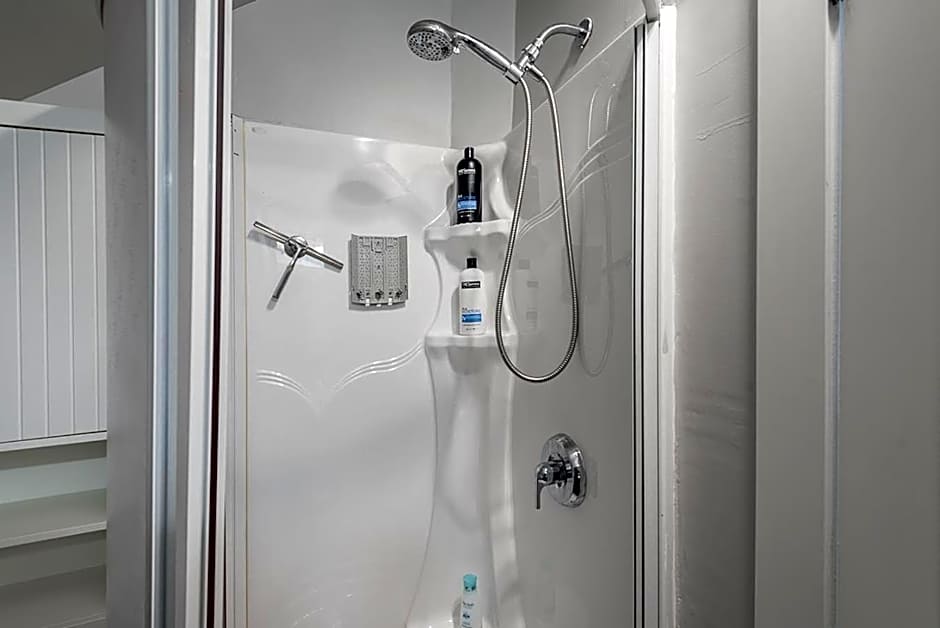 Breathtaking Lake View With Spa Chalet 360