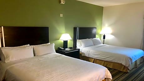 Queen Room with Two Queen Beds - Disability Access Roll in Shower/Non-Smoking