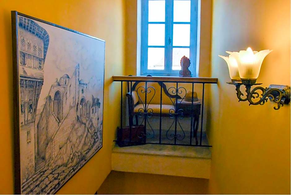 Byron Traditional Hotel