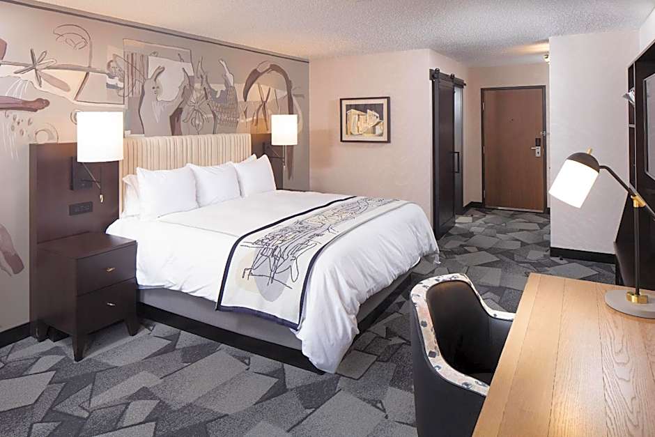 Saint Kate - The Arts Hotel