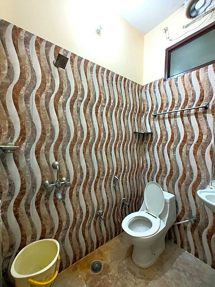 Goroomgo Ashoka Grand Varanasi Indian Only near Railway Station