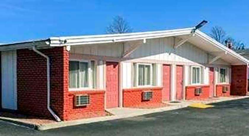 Travelodge by Wyndham Bay Shore Long Island