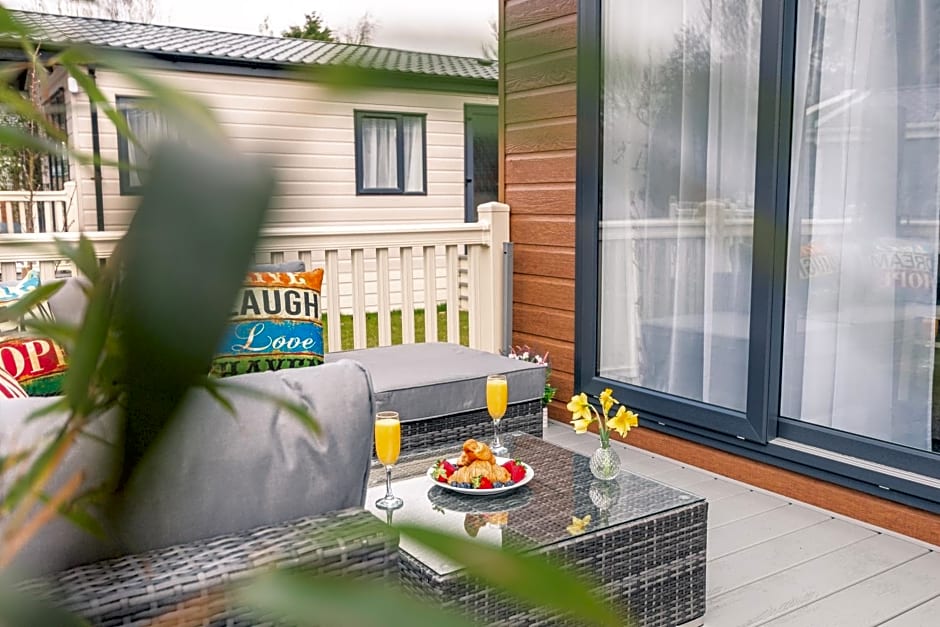 Bluebell Lodge with Hot Tub