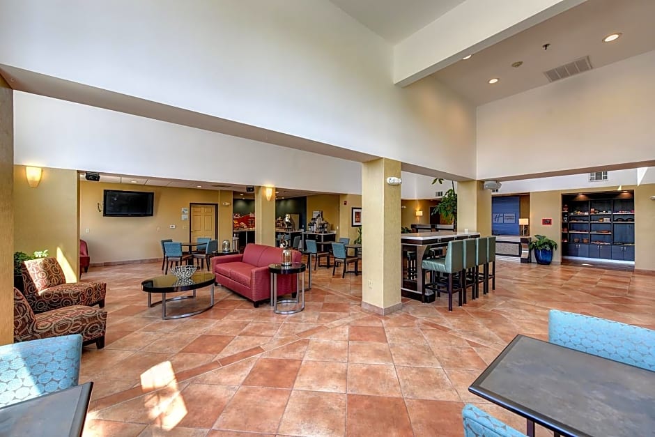 Holiday Inn Express Hotel & Suites Manteca