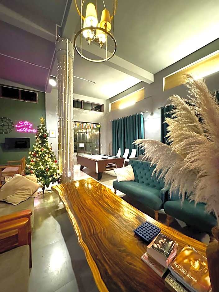 You Empire Hostel & Bar