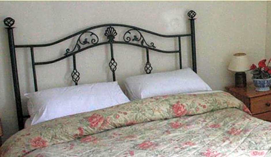 OYO Rose & Crown Hotel