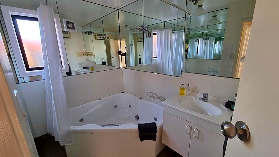 ASURE 755 Regal Court Motel