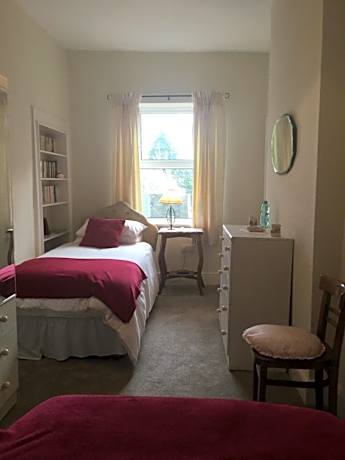 Standard Twin Room with Garden View
