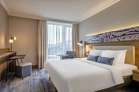 Presidential Suite, 1 Bedroom Suite, 1 King, Sofa Bed, Design Center View, High Floor