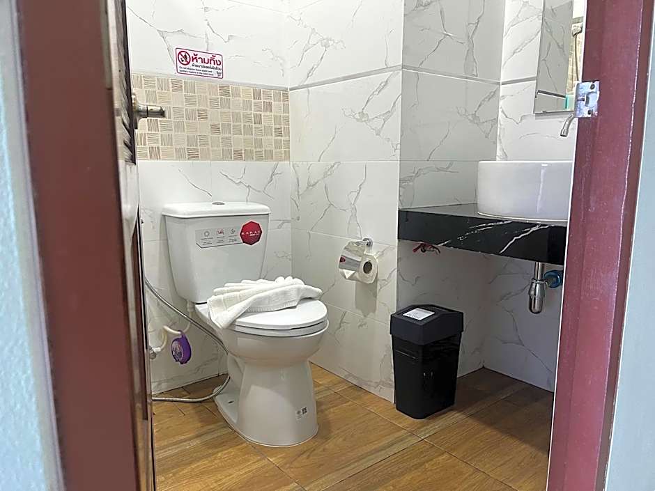 J & Ariya Hotel Near Samui Airport and Koh Phangan Pier