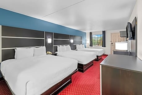 Queen Room with Three Queen Beds - Non-Smoking
