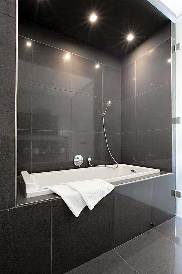 Old Town Square Residence by Emblem