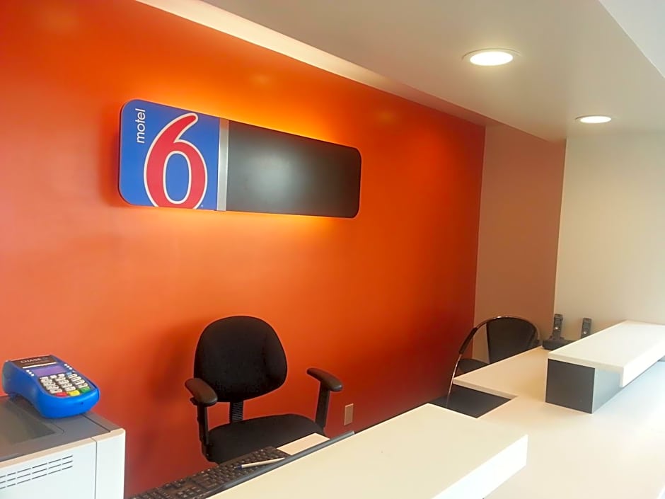 Motel 6 Bell Gardens