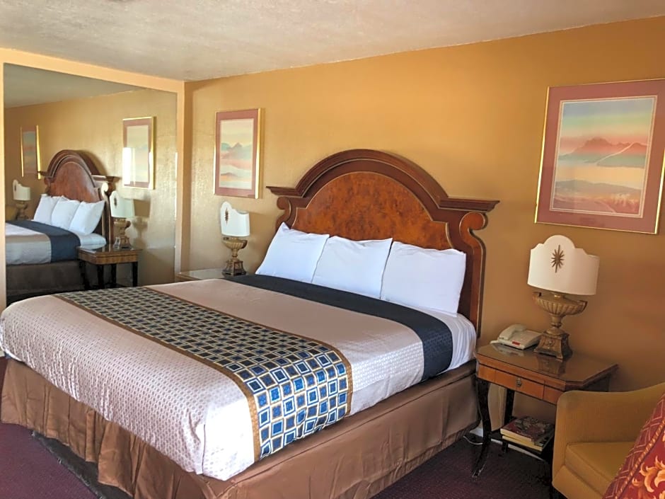 Villa West Inn