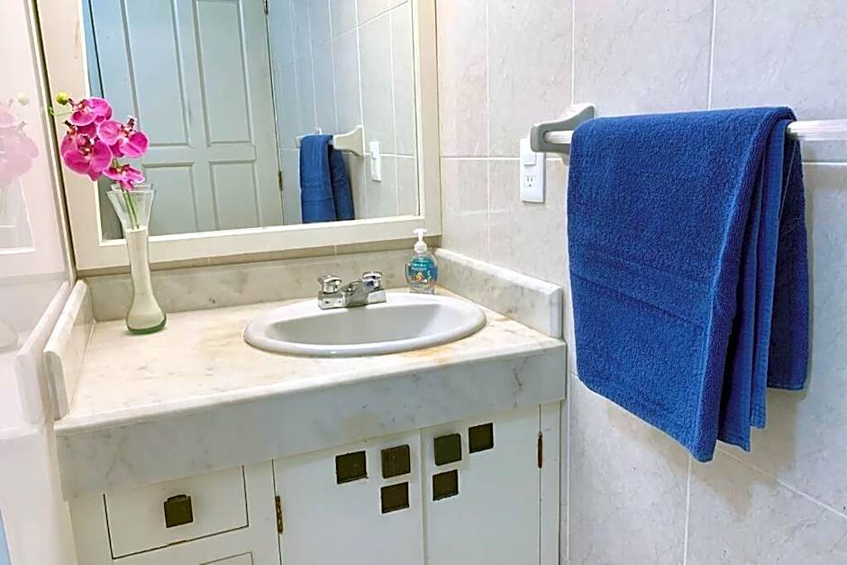 Oceanfront Condo BM By Andiani