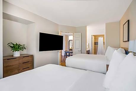 Two-Bedroom Queen Suite with Roll-In Shower - Mobility Accessible