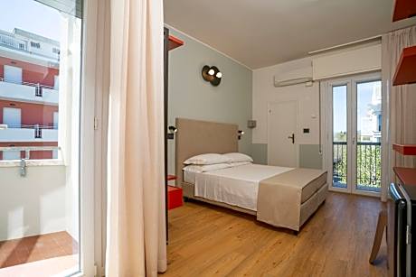 Smart Design Double Room with Balcony