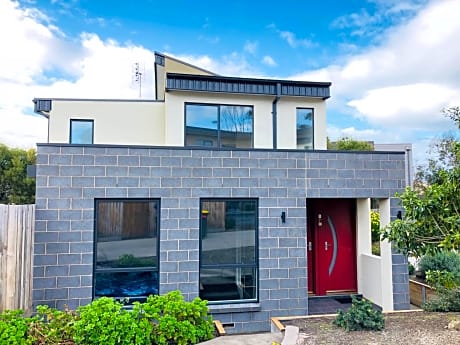 Apollo Bay Seal Apartments