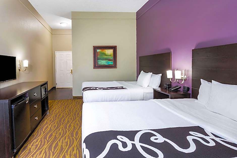 La Quinta Inn & Suites by Wyndham Laredo Airport