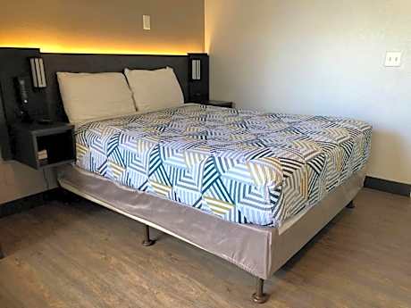 Queen Room - Smoking