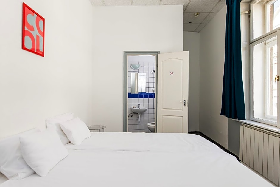 2B Hostel & Rooms