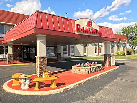Ramada by Wyndham Albert Lea