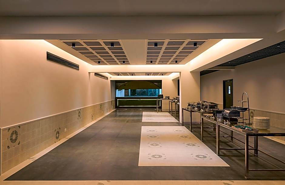 Voyage Milestone Hotel & Banquet