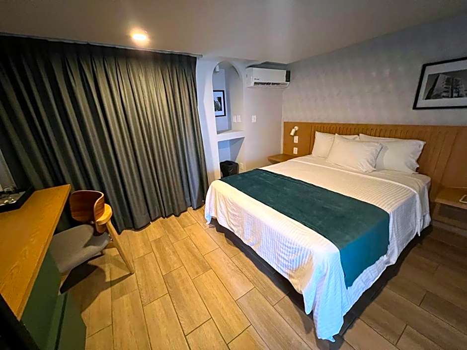 Oliva Plaza Hotel