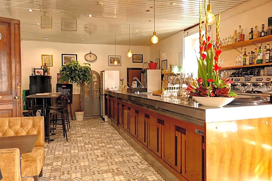 Logis hotel restaurant de Provence