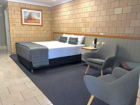Deluxe Queen Room