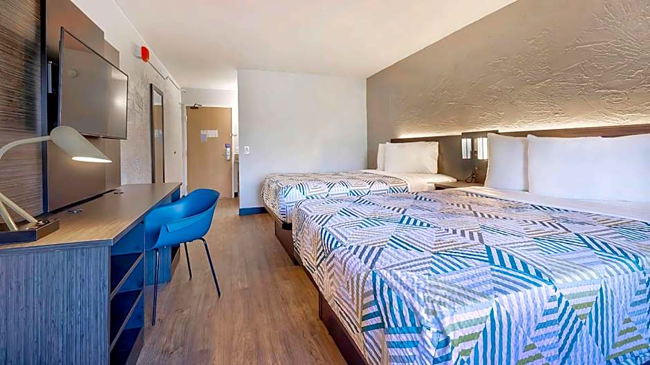 Motel 6-Milwaukee, WI - Glendale