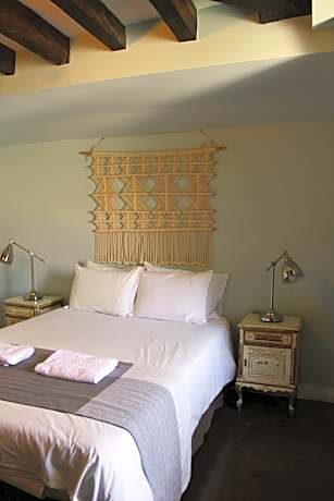 Deluxe Double Room with private bathroom and Castle View