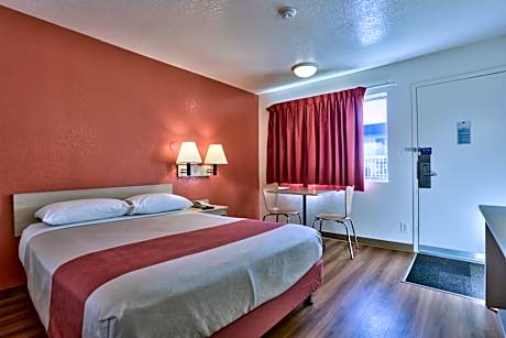 Queen Room - Disability Access