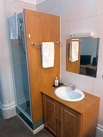 Single Room With En Suite Shower and Separate Private Toilet