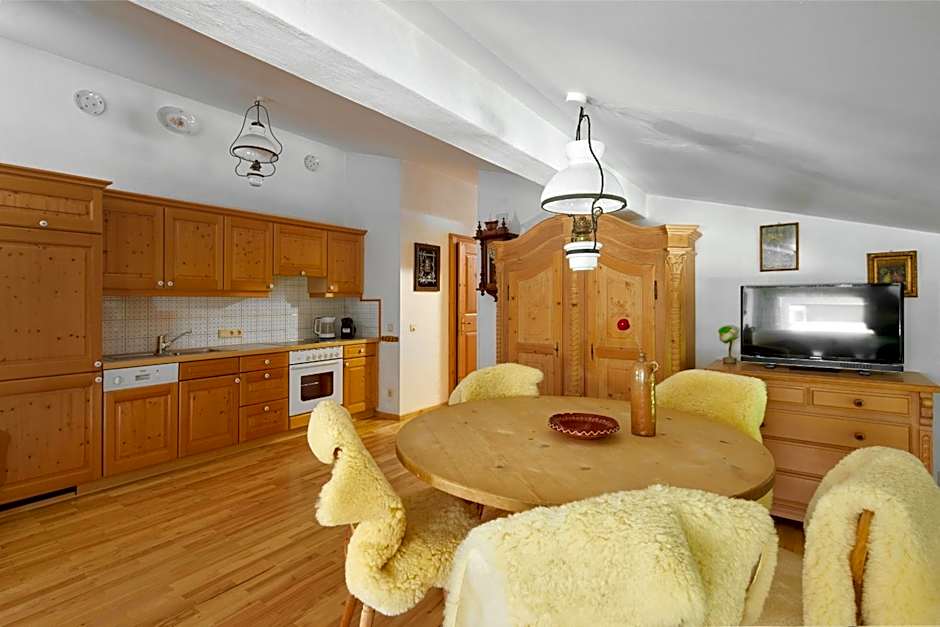 Alt Montafon Hotel Appartements by Pferd auf Wolke