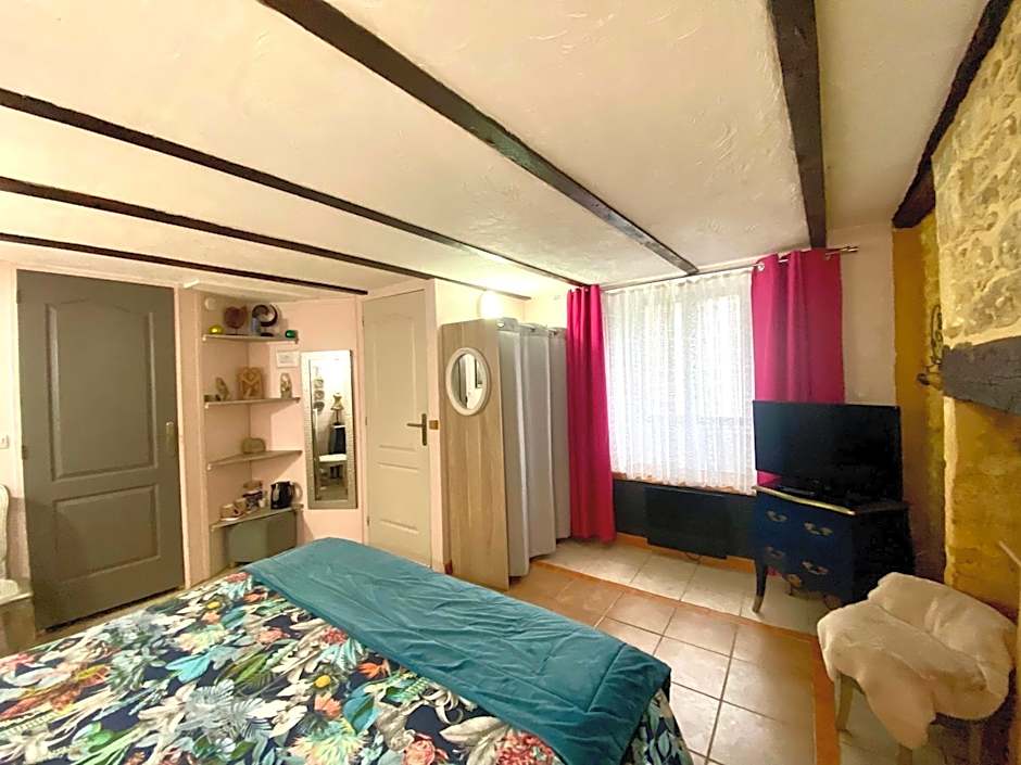 La Clef des Songes - Maison d'Hôtes au Calme, au Coeur de Sarlat, 2 minutes à pied de la Cité Médiévale - Climatisation - Petits Déjeuners fait Maison - Parking gratuit - Option Spa et Massages - Piscine de Saison à 400m