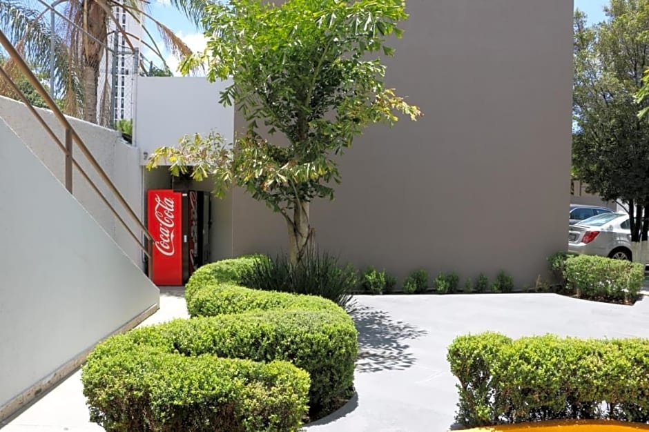 Cypres Hotel & Suites