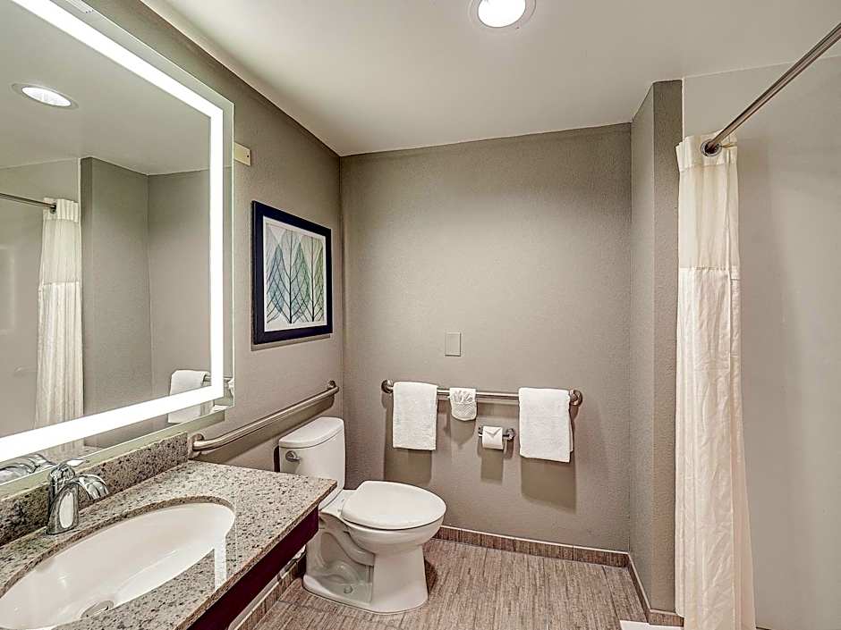 DoubleTree By Hilton Hotel Bloomington