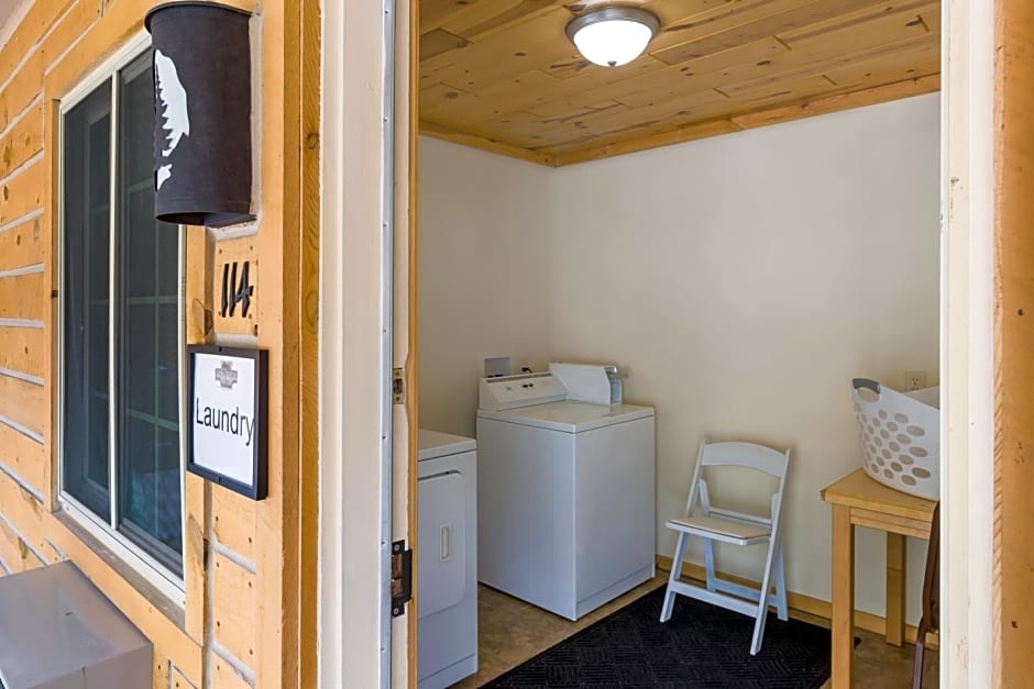Rock Crest Lodge & Cabins