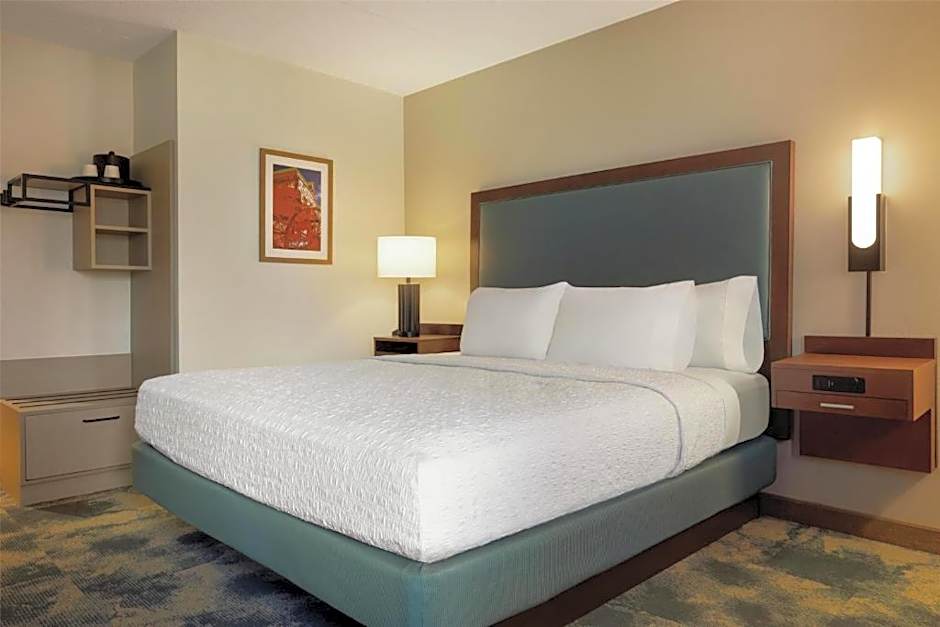 Photo 1 of 2 of 1 King Bed with Sofabed