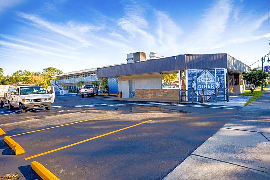 Sunrise Inn by OYO Titusville FL