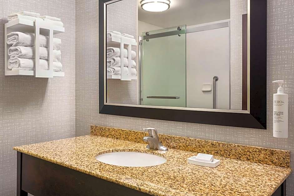 Hampton Inn By Hilton And Suites York South